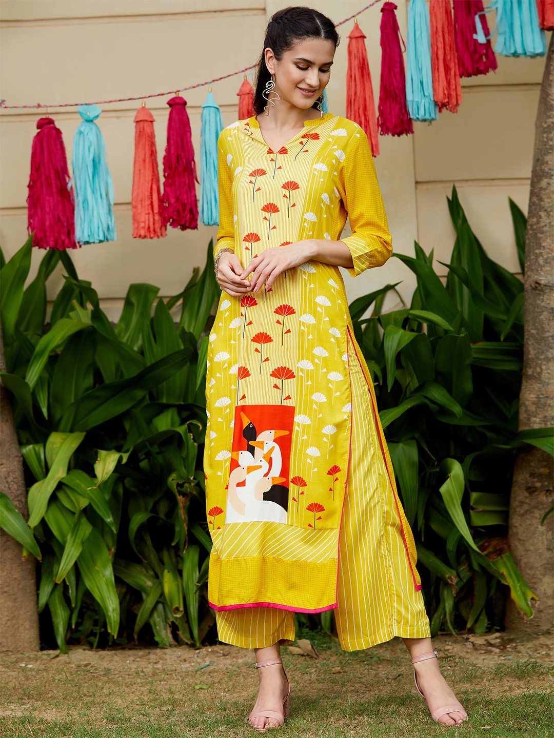 

Pannkh Women Yellow & Red Floral Printed Straight Kurta