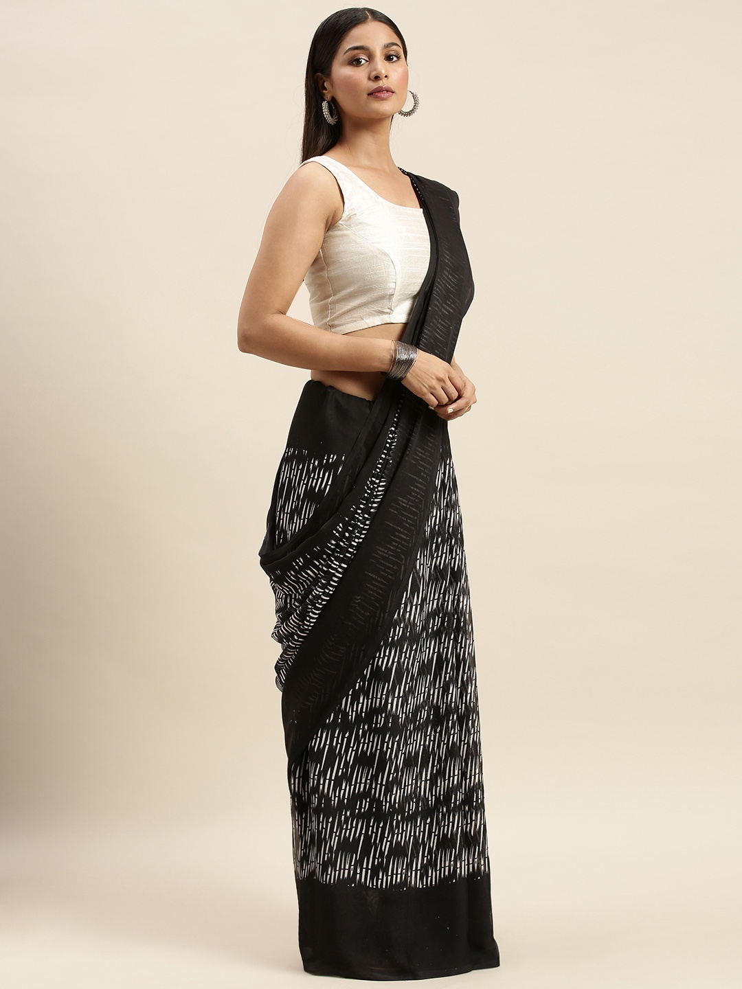 

KALINI Black & White Poly Georgette Printed Saree