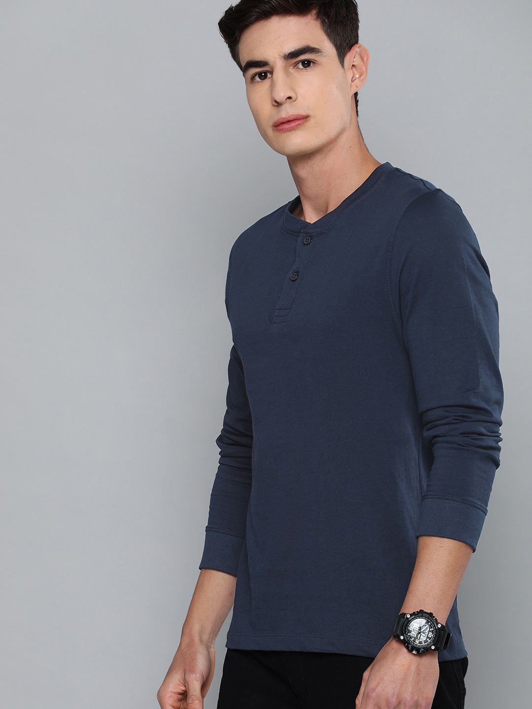 

Harvard Men Navy Blue Solid Henley Neck T-shirt