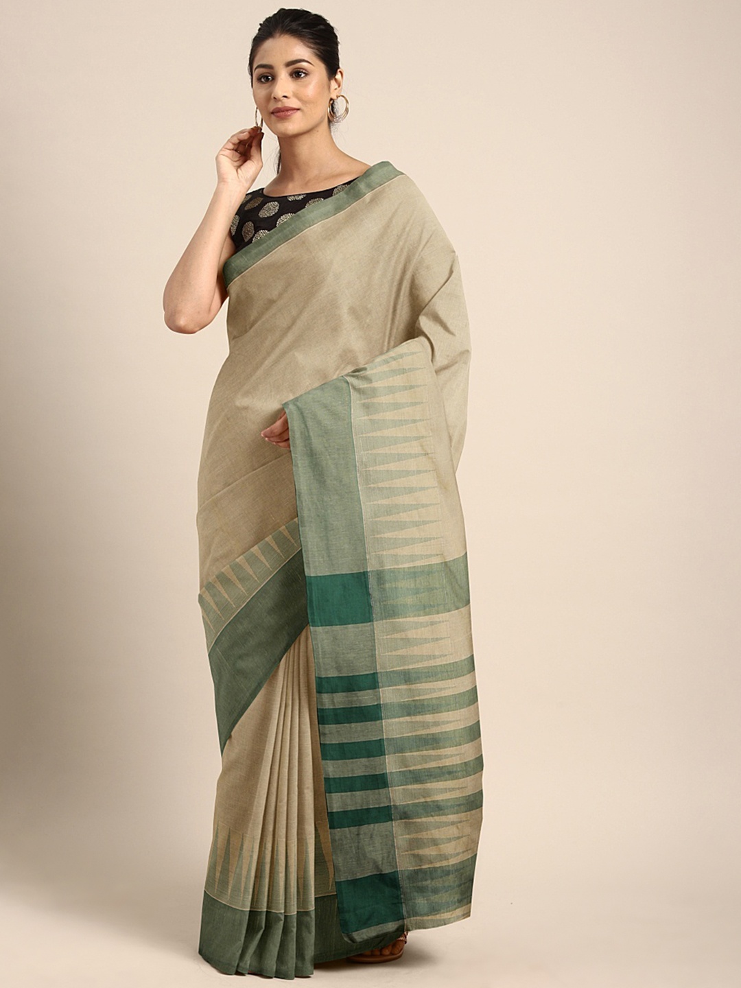 

aamna Beige & Green Pure Cotton Solid Mangalagiri Saree