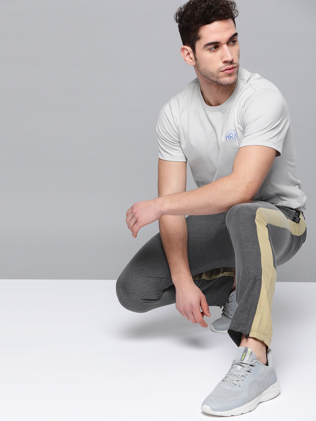 

HRX by Hrithik Roshan Men Charcoal Solid Slim Fit Rapid-Dry Lifestyle Trousers