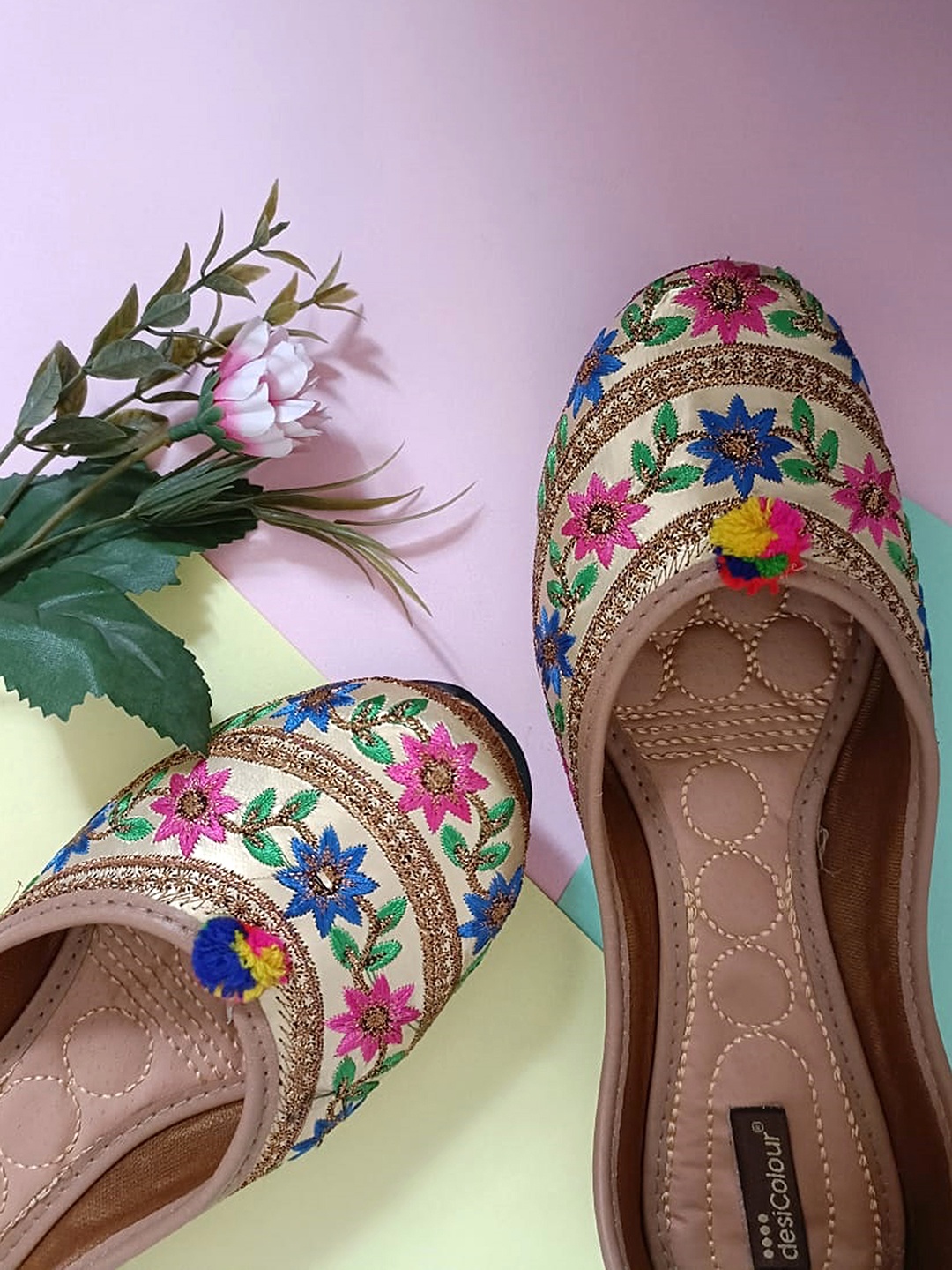 

DESI COLOUR Women Gold-Toned Embroidered Mojaris