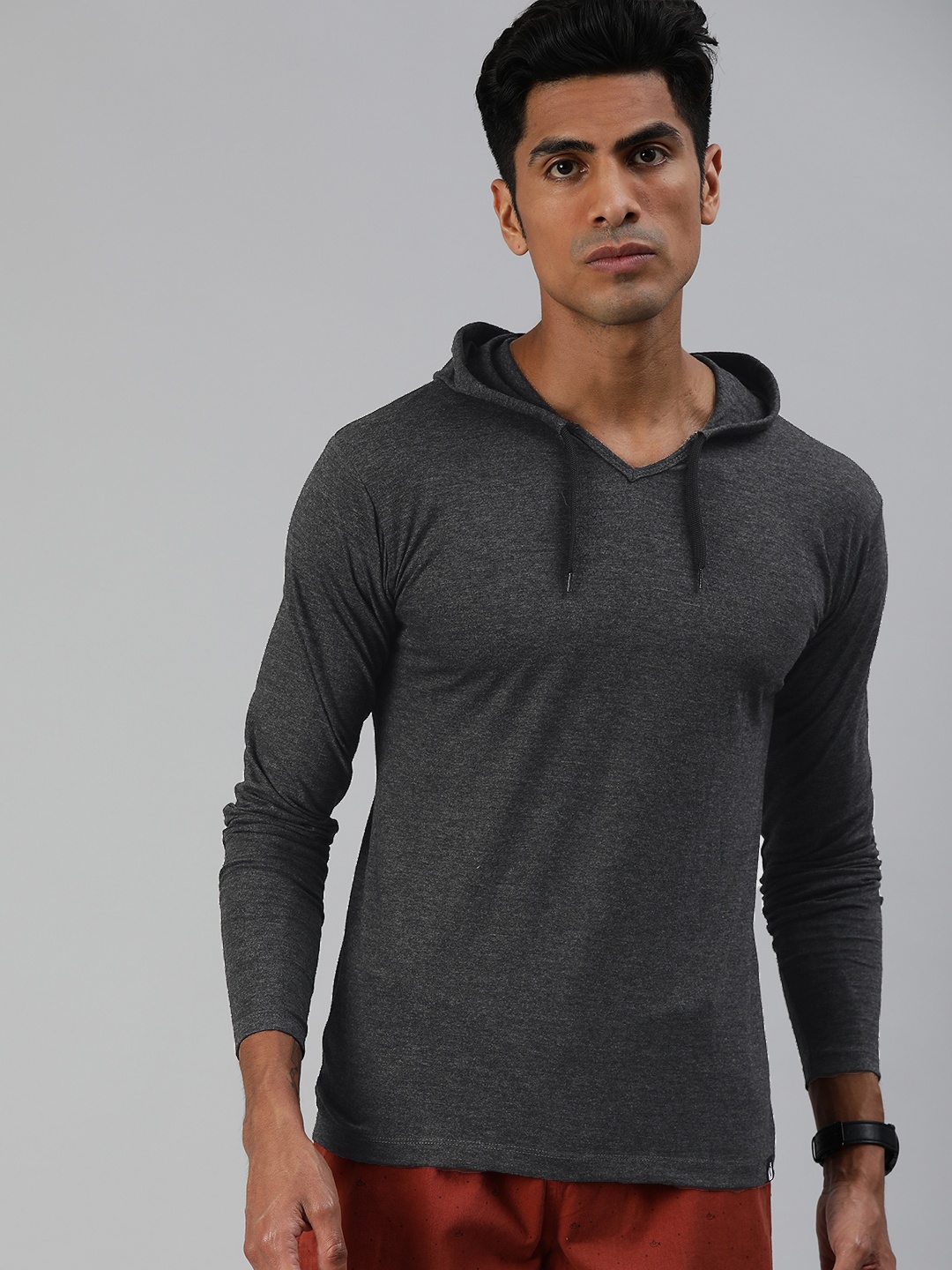 

Urbano Fashion Men Charcoal Grey Slim Fit Solid Hood Pure Cotton T-shirt