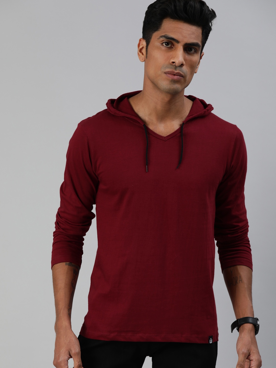 

Urbano Fashion Men Maroon Solid Slim Fit Hood Pure Cotton T-shirt