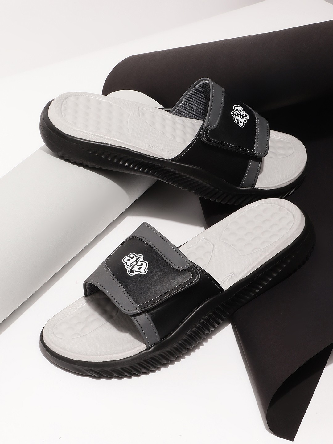 

Liberty Men Grey & Black Solid Sliders