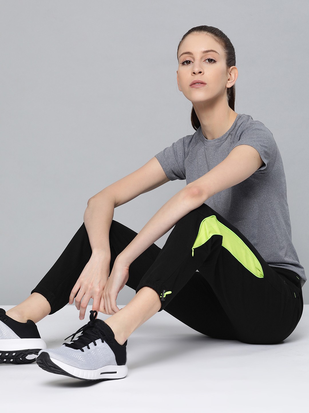 

HRX by Hrithik Roshan Women Jet Black Slim Fit Bio-Wash Antimicrobial Lifestyle Jogger