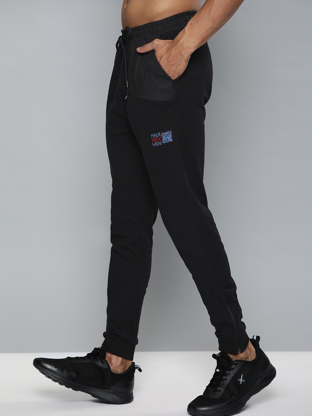 

HRX by Hrithik Roshan Men Black Colourblock Slim Bio-Wash Antimicrobial Lifestyle Joggers