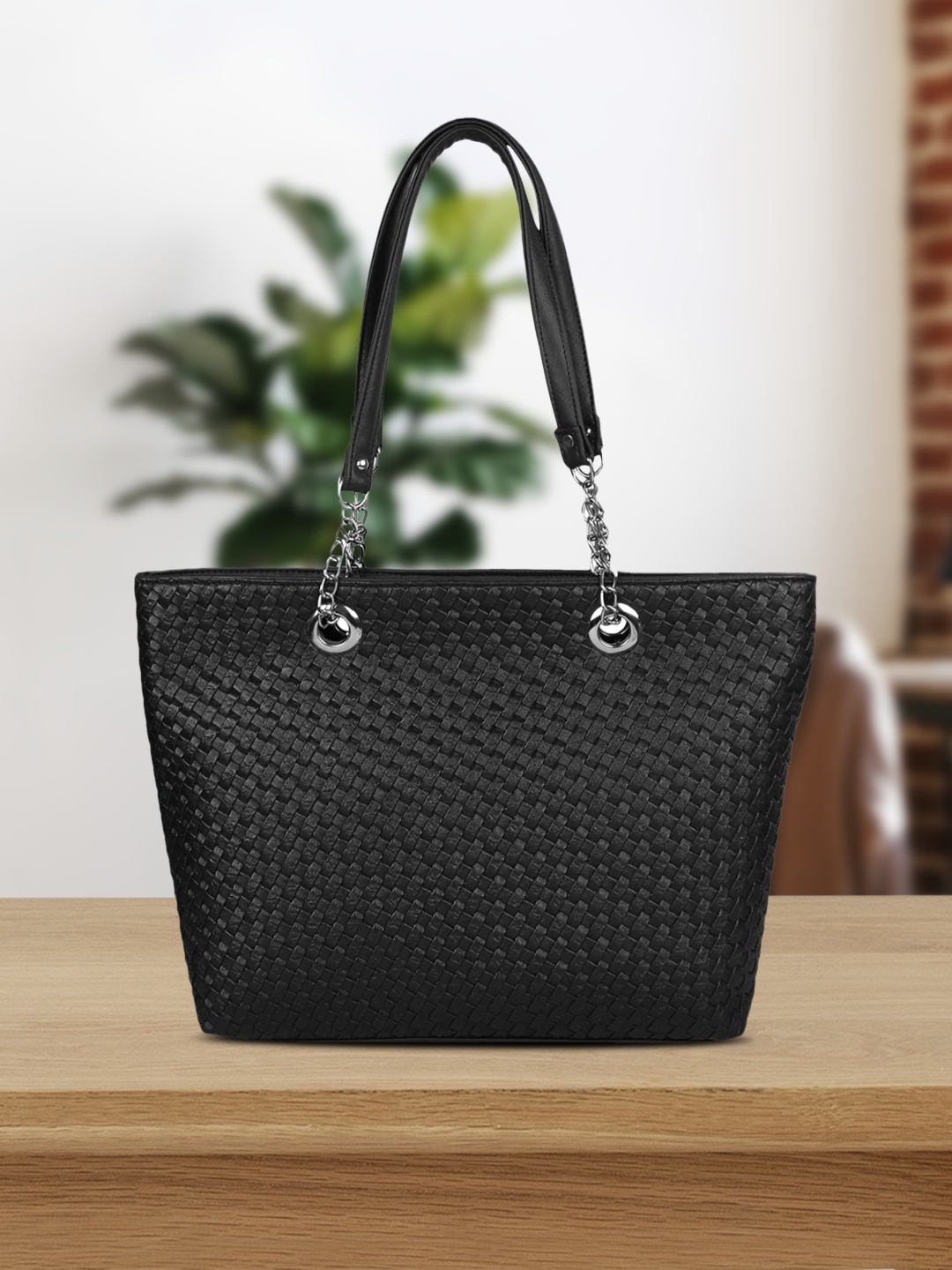 

OsaiZ Black Textured Tote Bag