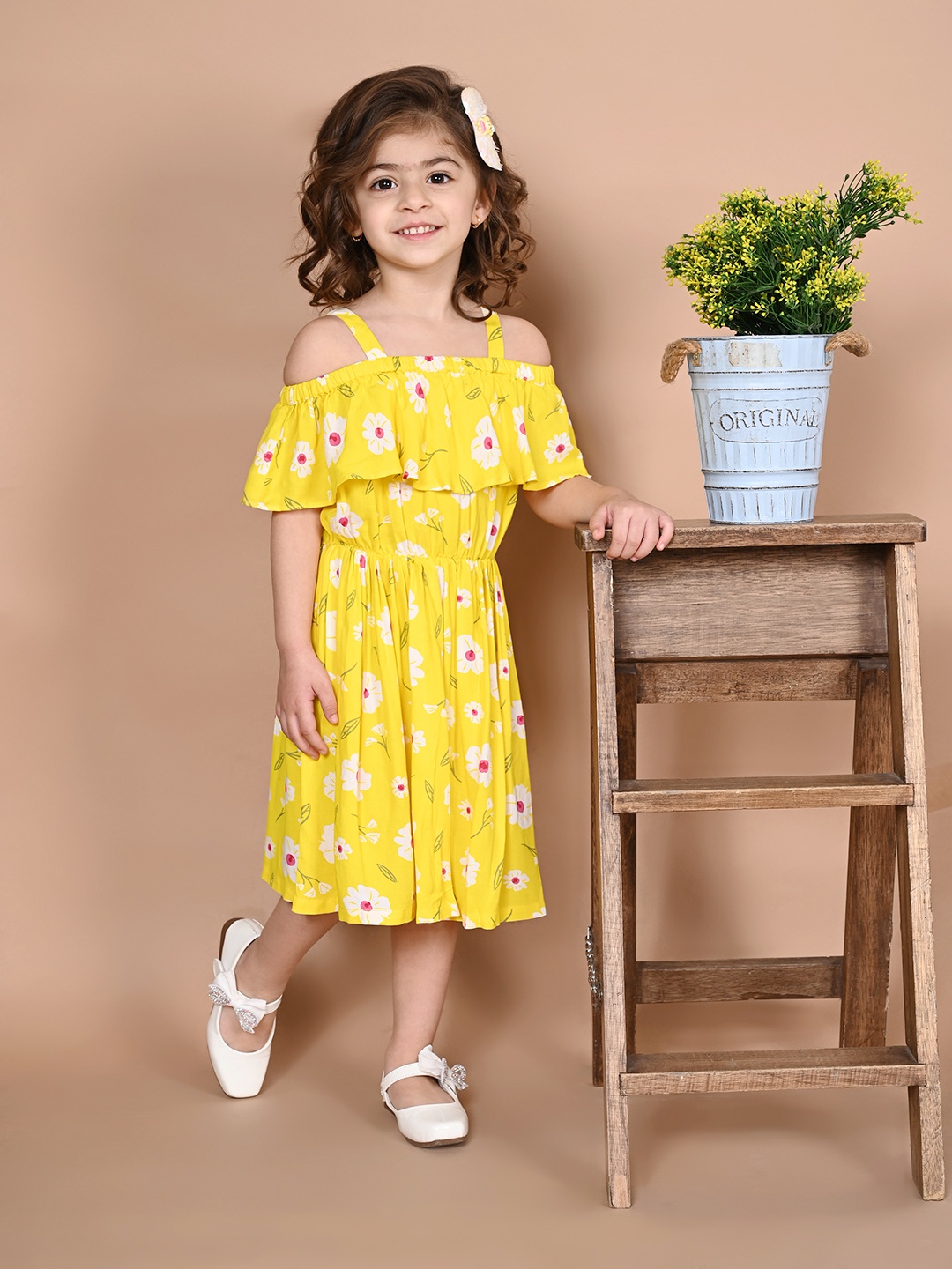 

LilPicks Girls Yellow Printed A-Line Dress