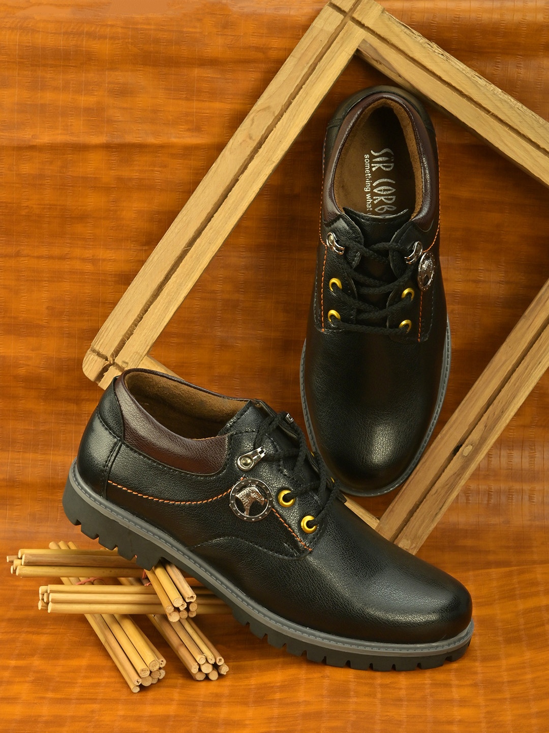 

Sir Corbett Men Black Colourblocked Sneakers