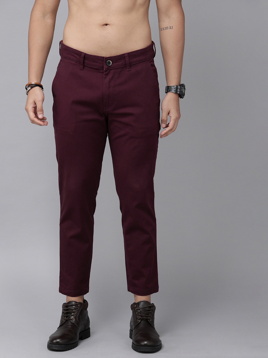 

Roadster Men Burgundy Slim Fit Solid Cropped Chinos