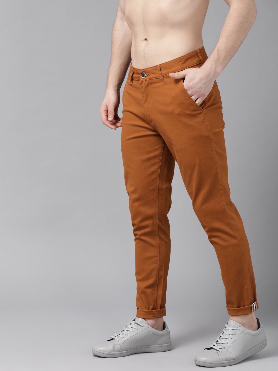 

Roadster Men Rust Slim Fit Solid Chinos