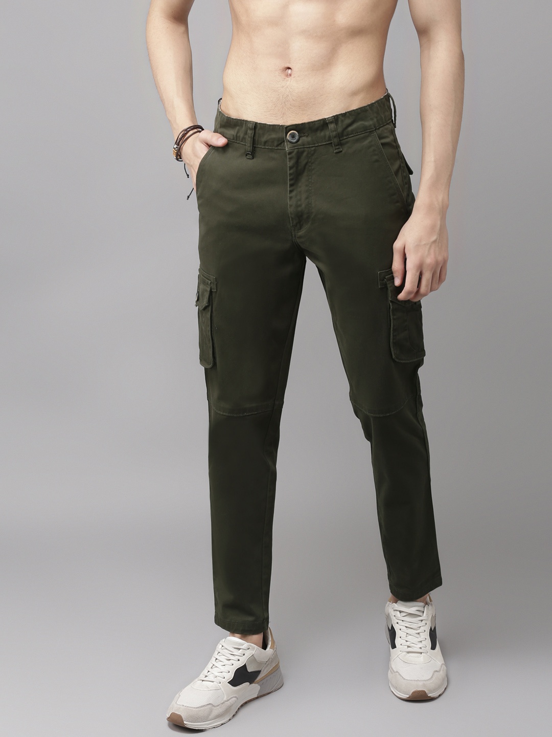 

Roadster Men Olive Green Solid Cargos