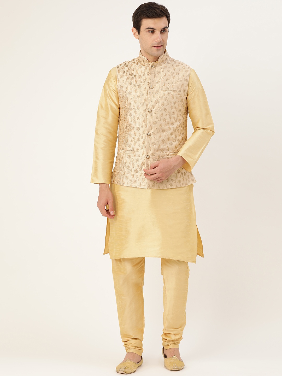 

SOJANYA Men Golden Solid Kurta with Churidar & Nehru Jacket, Gold