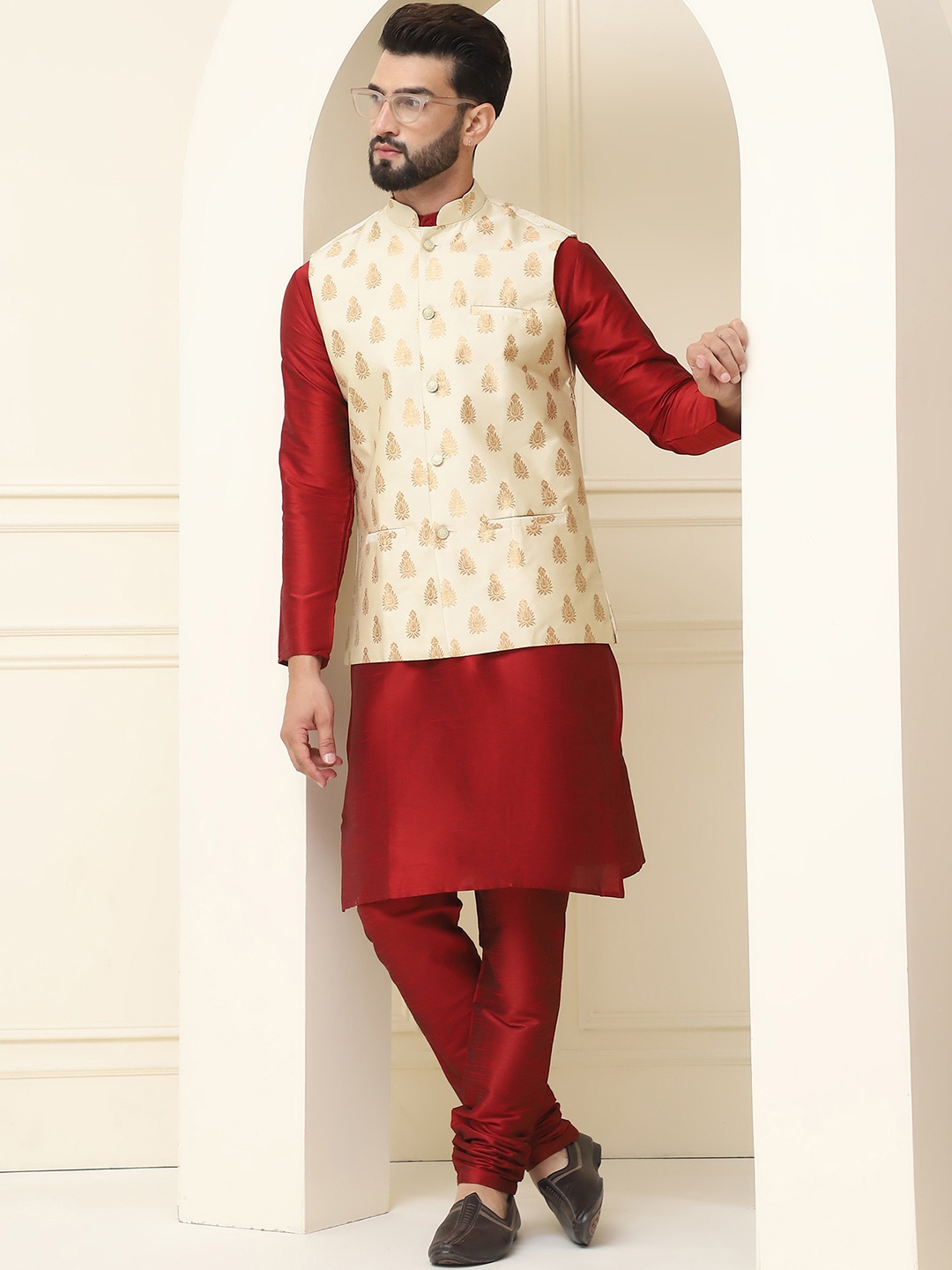 

SOJANYA Men Maroon & Beige Solid Kurta with Churidar & Nehru Jacket