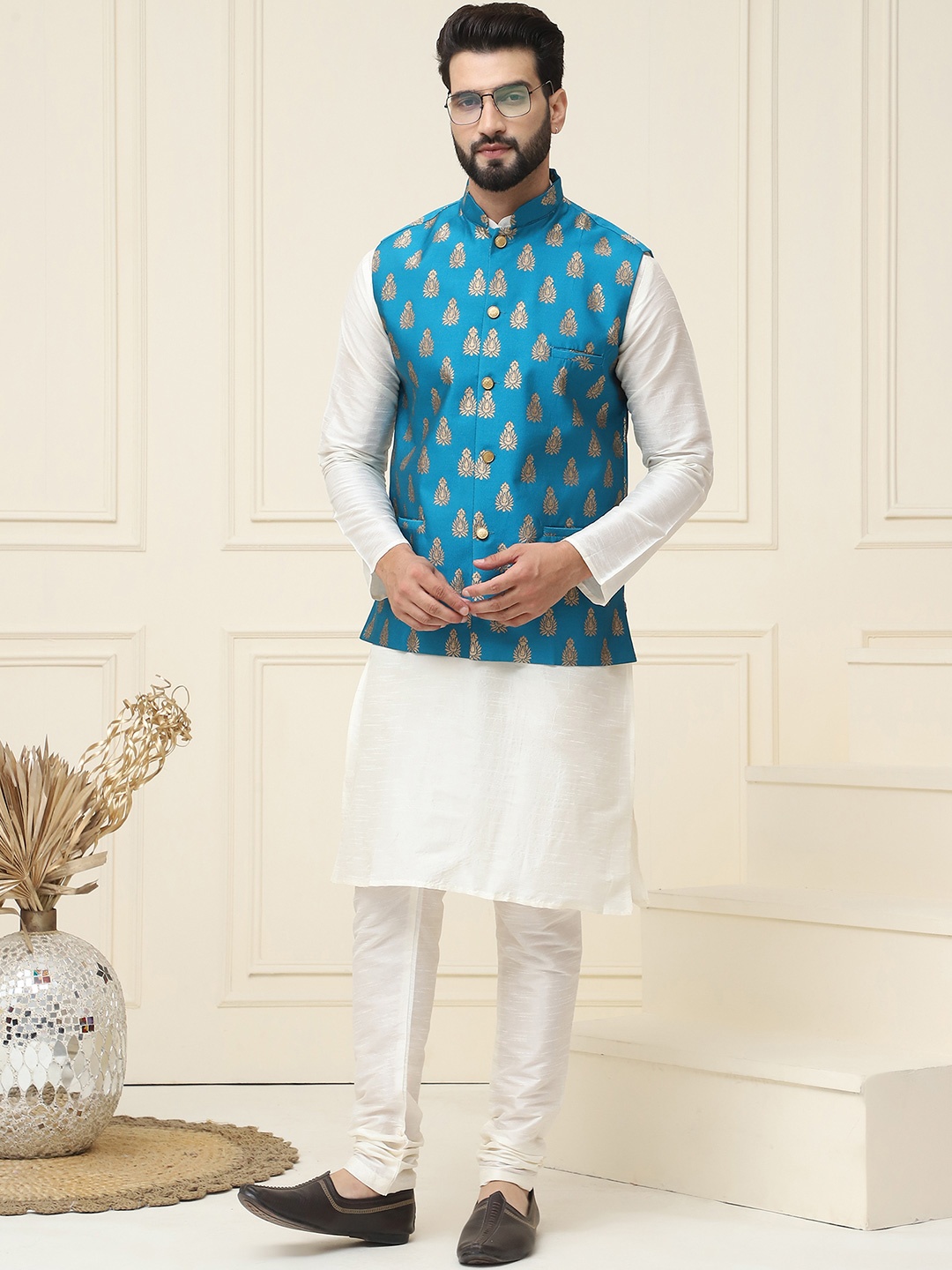 

SOJANYA Men Off-White & Teal Blue Solid Kurta with Churidar & Nehru Jacket