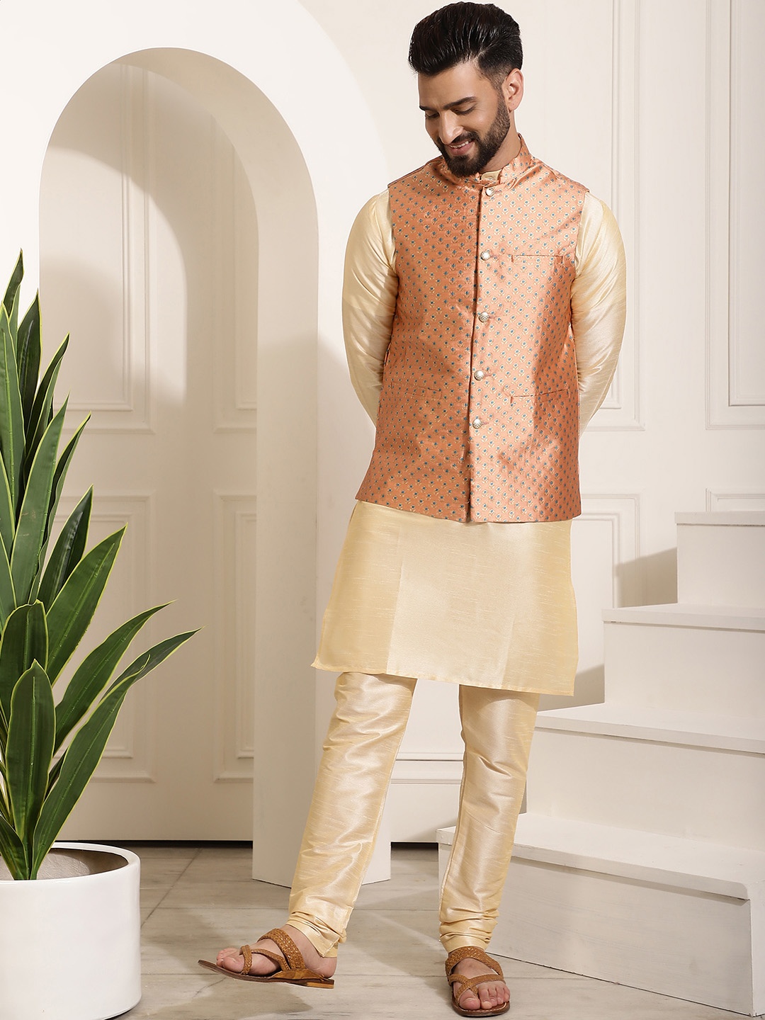 

SOJANYA Men Golden & Peach-Coloured Solid Kurta with Churidar & Nehru Jacket, Gold