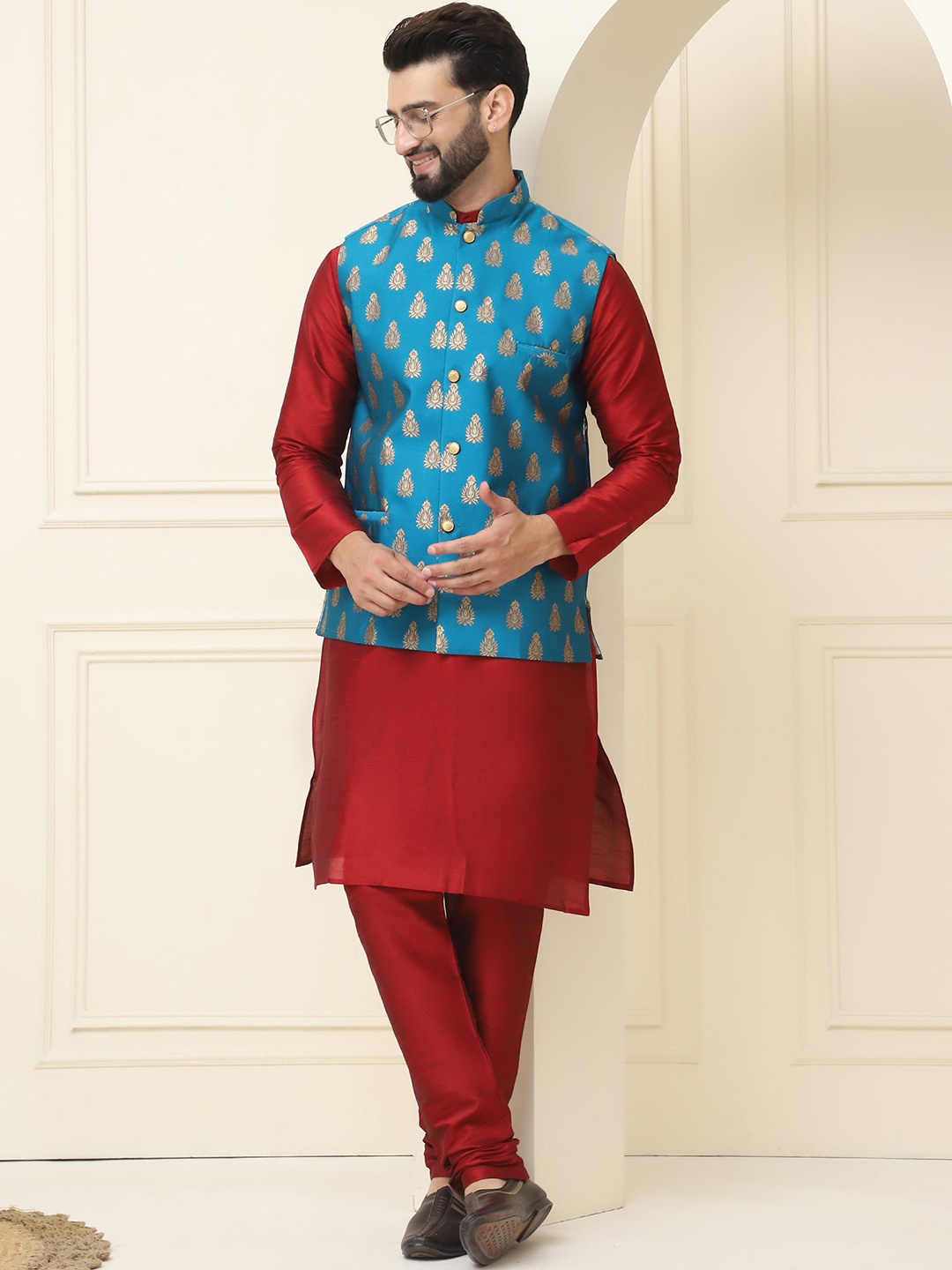 

SOJANYA Men Maroon & Teal Blue Solid Kurta & Churidar with Woven Design Nehru Jacket