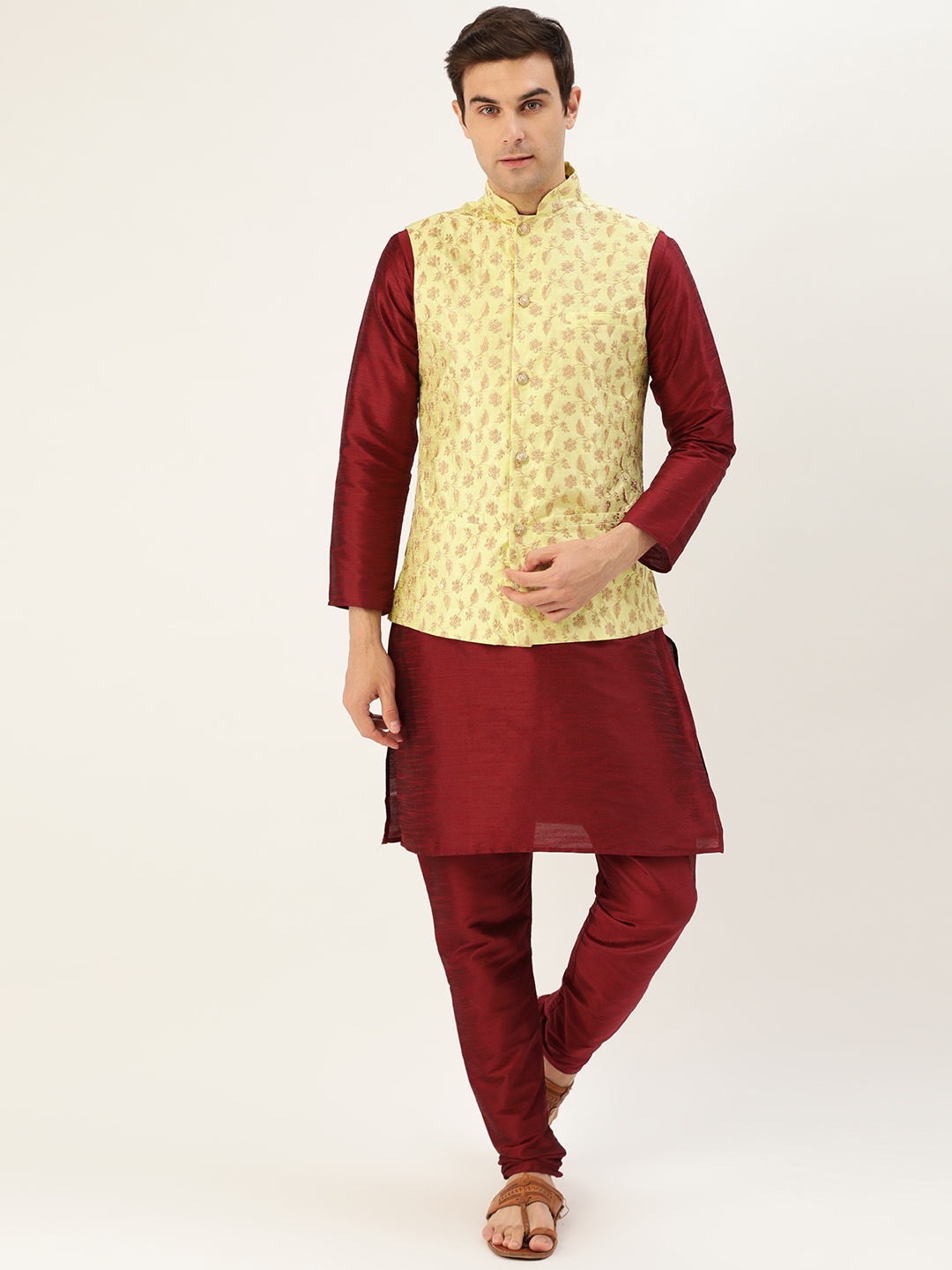 

SOJANYA Men Maroon & Lime Green Solid Kurta with Churidar & Nehru Jacket