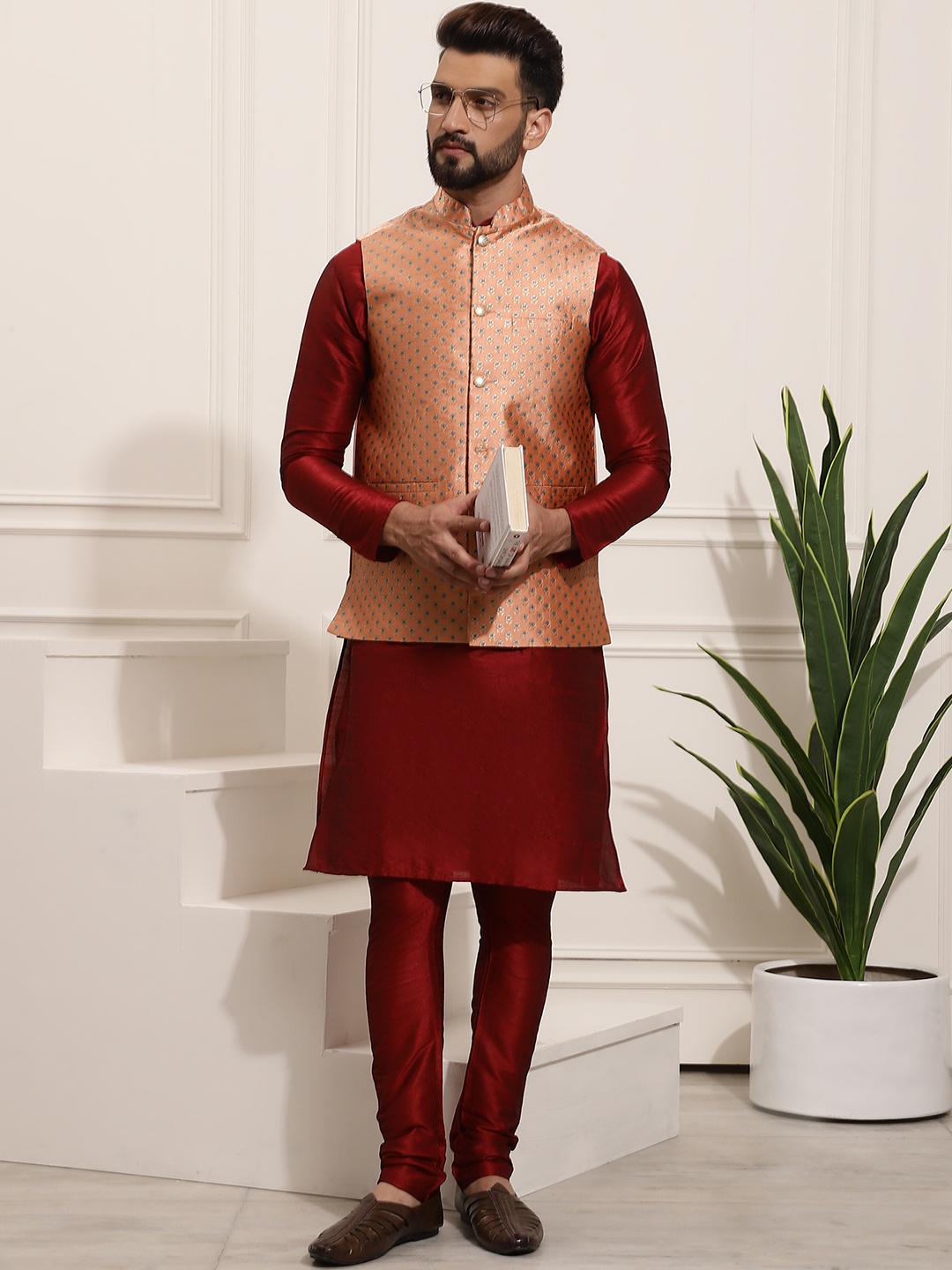 

SOJANYA Men Maroon & Peach-Coloured Solid Kurta & Churidar with Woven Design Nehru Jacket