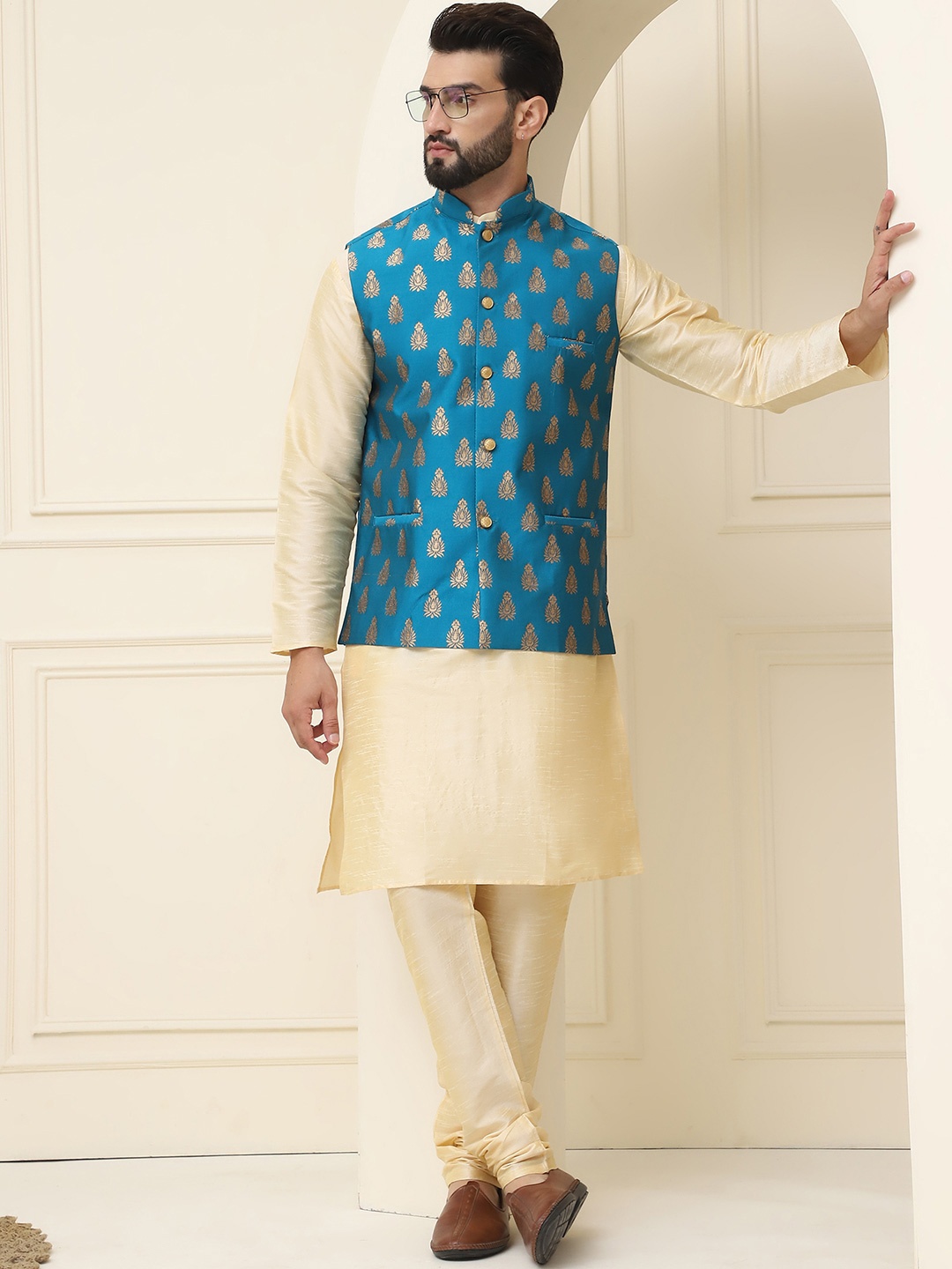 

SOJANYA Men Golden & Teal Blue Solid Kurta with Churidar & Nehru Jacket, Gold