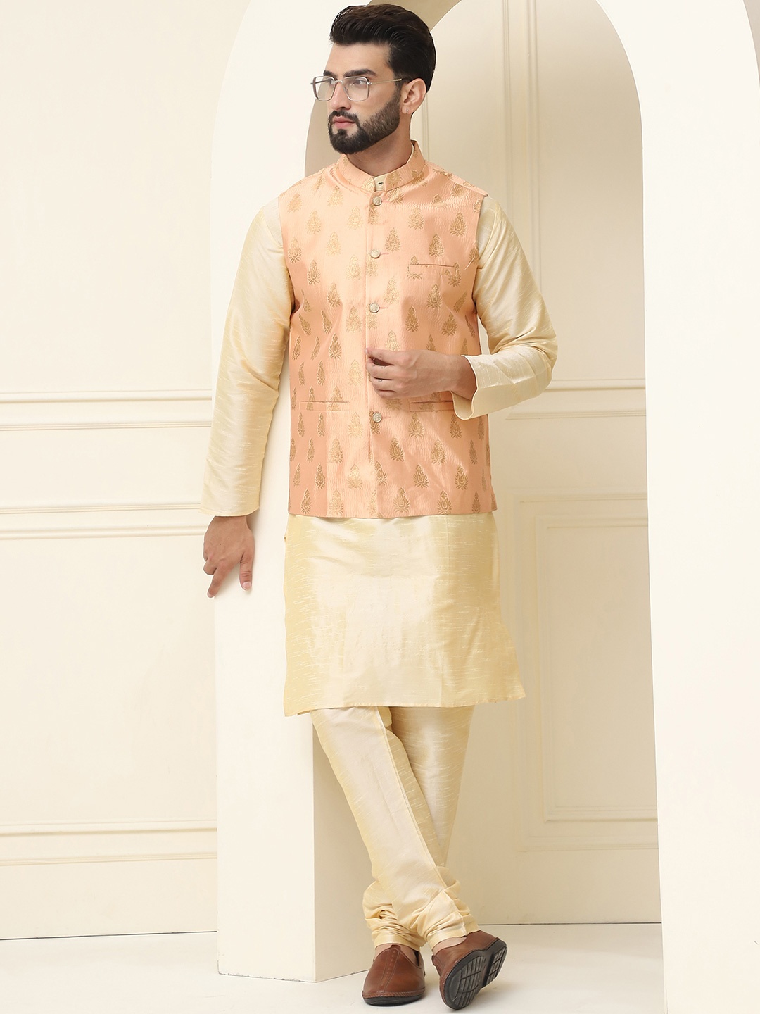 

SOJANYA Men Golden & Peach-Coloured Solid Kurta with Churidar & Nehru Jacket, Gold