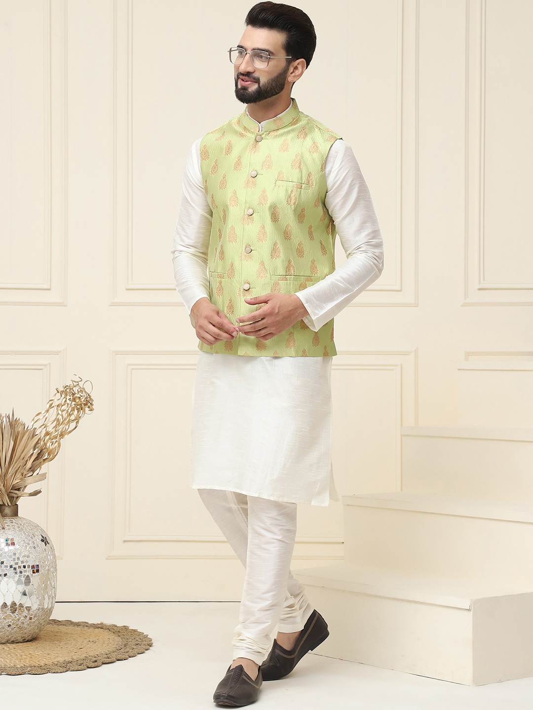 

SOJANYA Men Off-White & Green Solid Kurta Churidar & Nehru Jacket