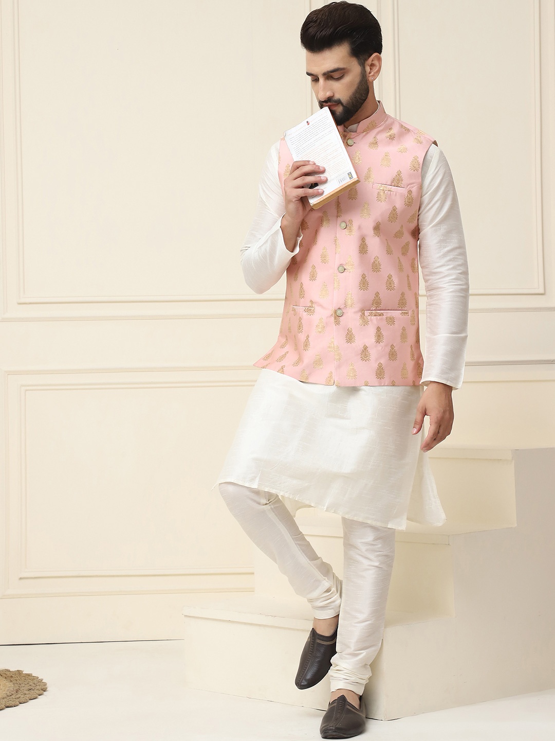 

SOJANYA Men Off-White & Pink Solid Kurta & Churidar with Woven Design Nehru Jacket