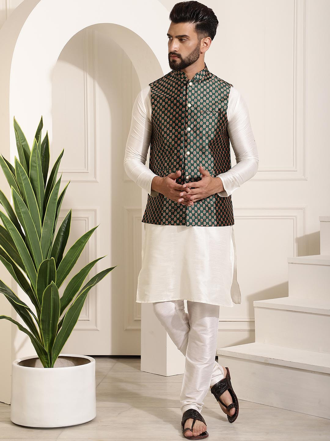 

SOJANYA Men Off-White & Green Solid Kurta with Churidar & Nehru Jacket