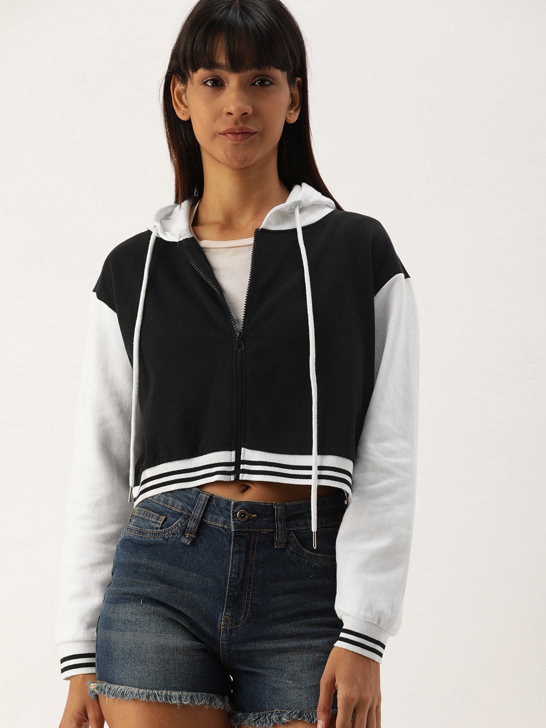 

Campus Sutra Women Black Solid Hooded Cropped Sweatshirt
