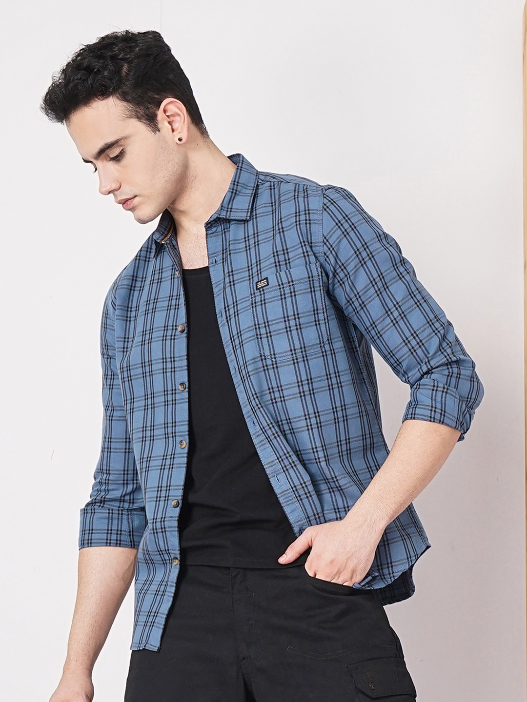

The Indian Garage Co Men Blue & Black Slim Fit Checked Casual Shirt