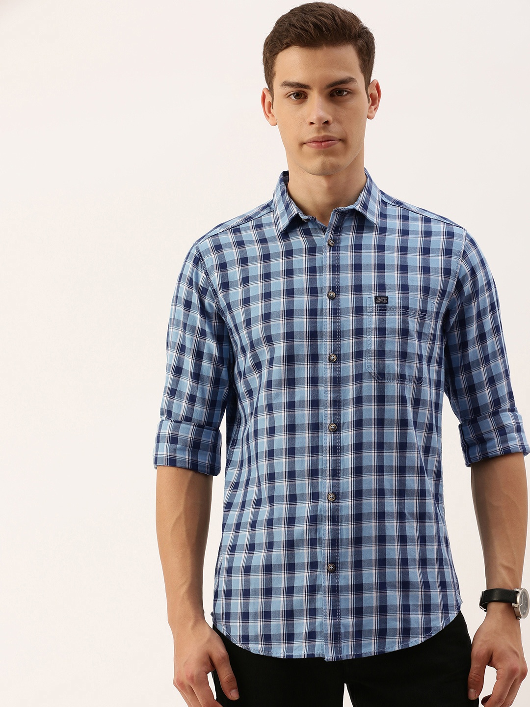 

The Indian Garage Co Men Blue & White Slim Fit Checked Casual Shirt