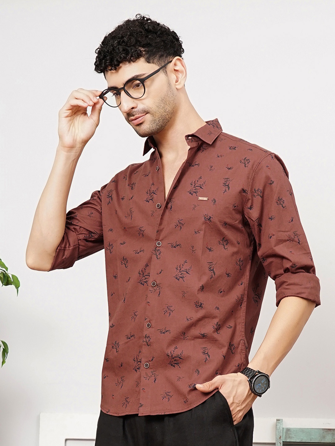 

The Indian Garage Co Men Rust Brown & Black Slim Fit Printed Casual Shirt