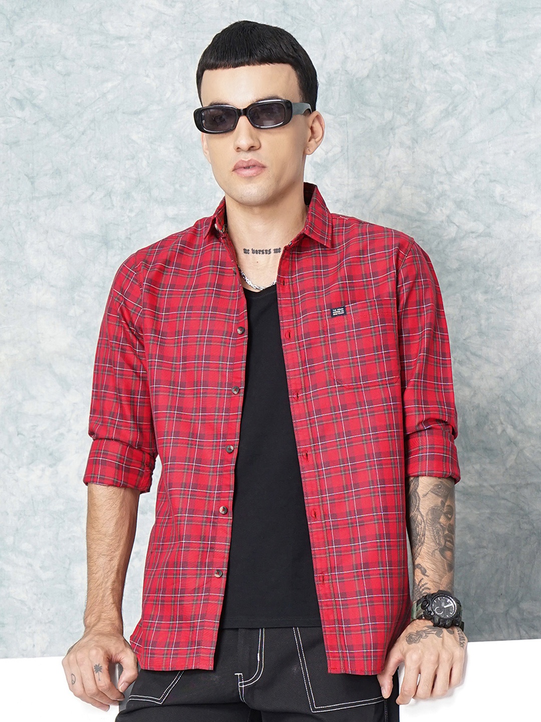 

The Indian Garage Co Men Red & White Slim Fit Checked Casual Shirt