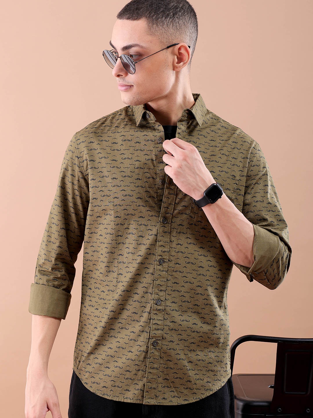 

The Indian Garage Co Men Olive Green & Black Slim Fit Conversational Printed Casual Shirt