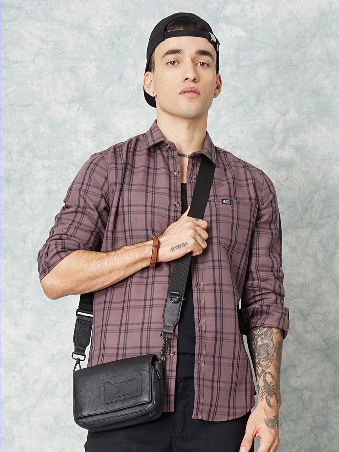 

The Indian Garage Co Men Purple & Black Slim Fit Checked Casual Shirt