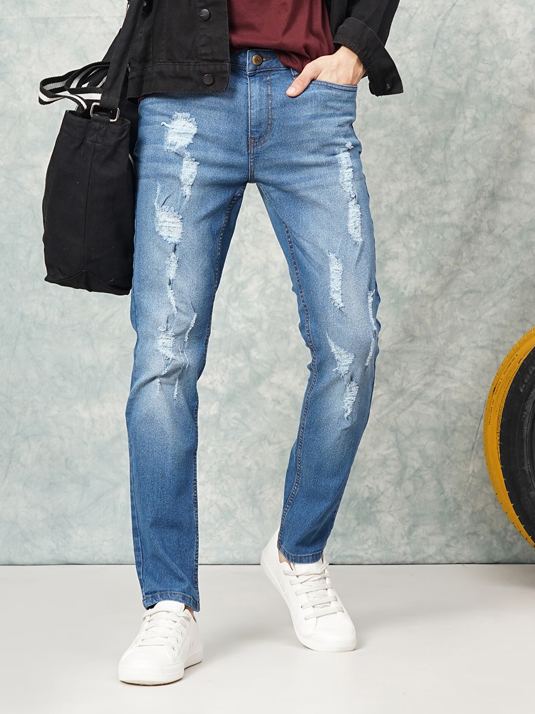 The Indian Garage Co Men Blue Slim Fit Mildly Distressed Light Fade Stretchable Jeans