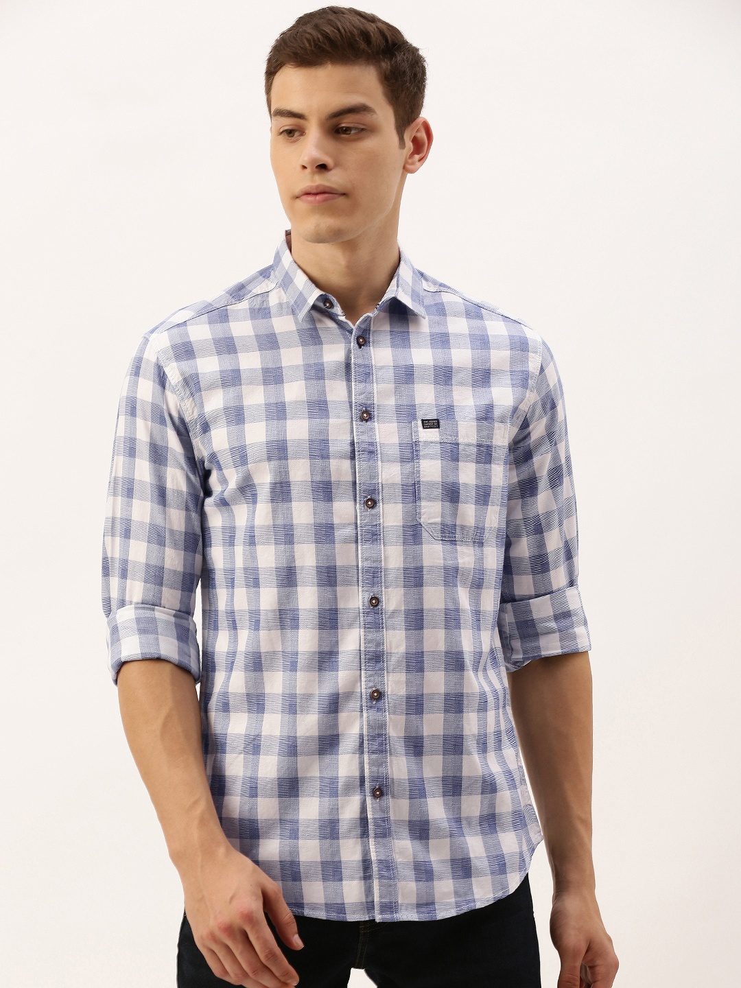 

The Indian Garage Co Men White & Blue Slim Fit Checked Casual Shirt