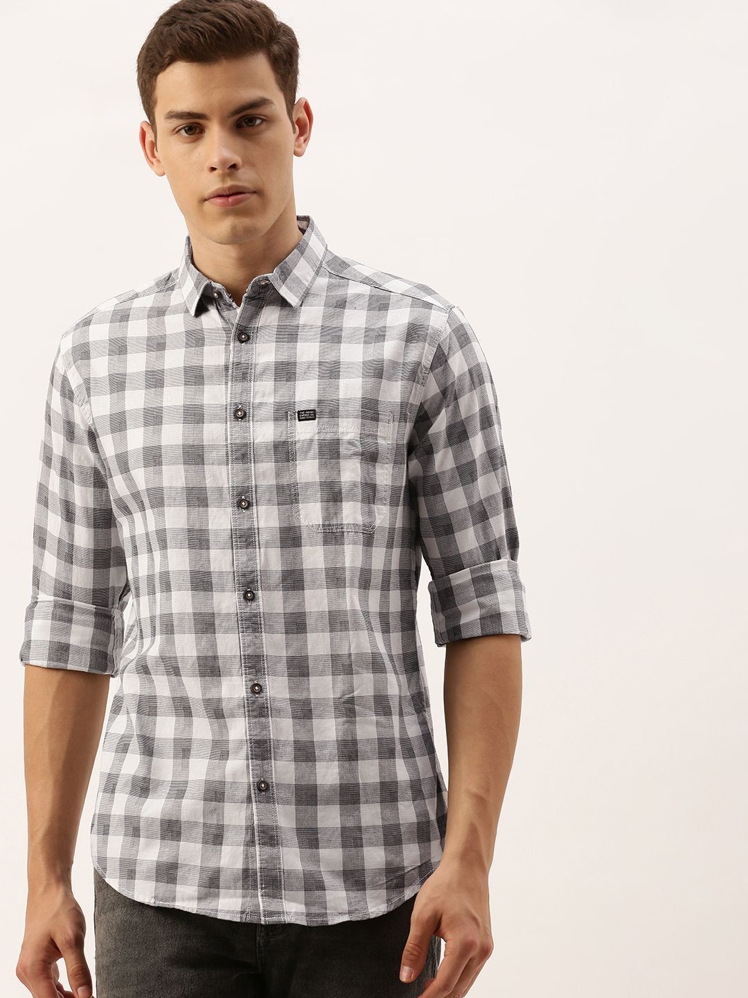 

The Indian Garage Co Men White & Grey Slim Fit Checked Casual Shirt