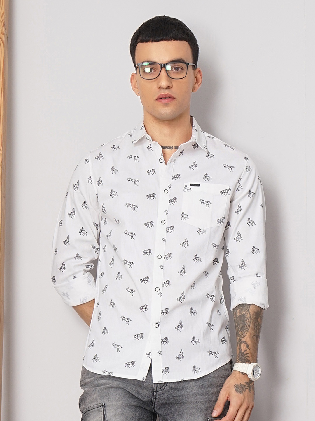 

The Indian Garage Co Men White Slim Fit Printed Casual Shirt