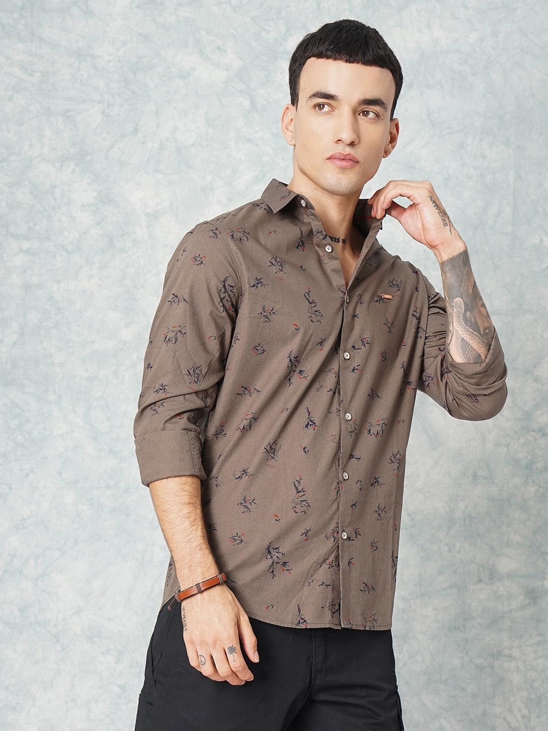 

The Indian Garage Co Men Olive Brown & Black Slim Fit Floral Printed Casual Shirt