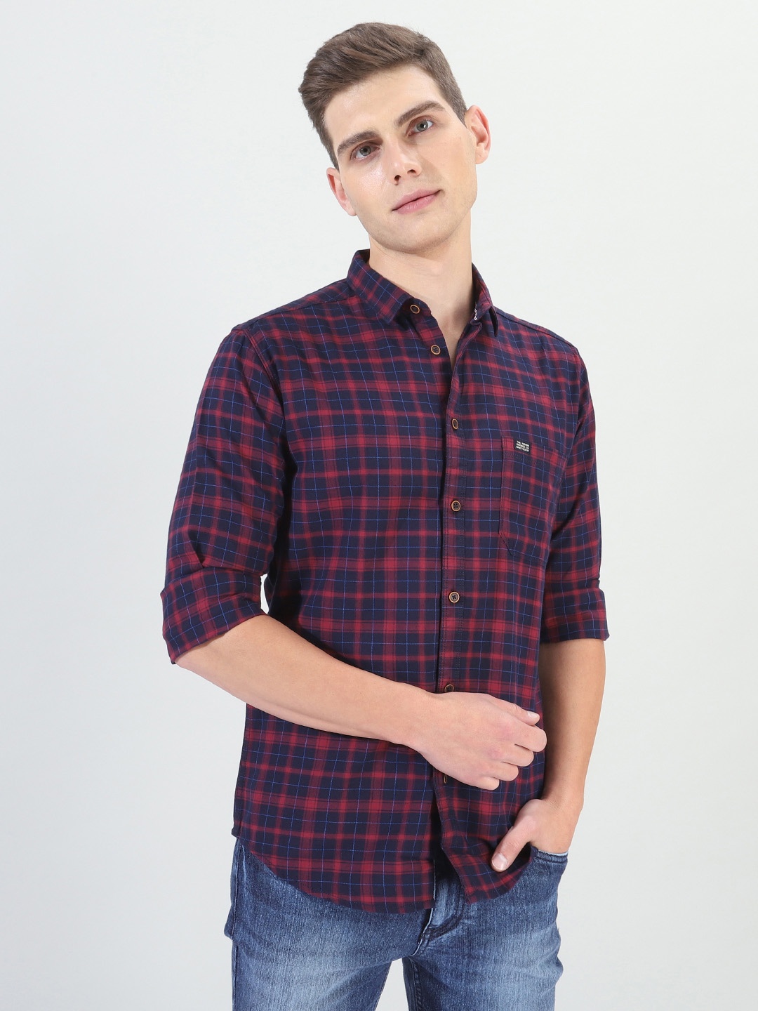 

The Indian Garage Co Men Navy Blue & Pink Slim Fit Checked Casual Shirt