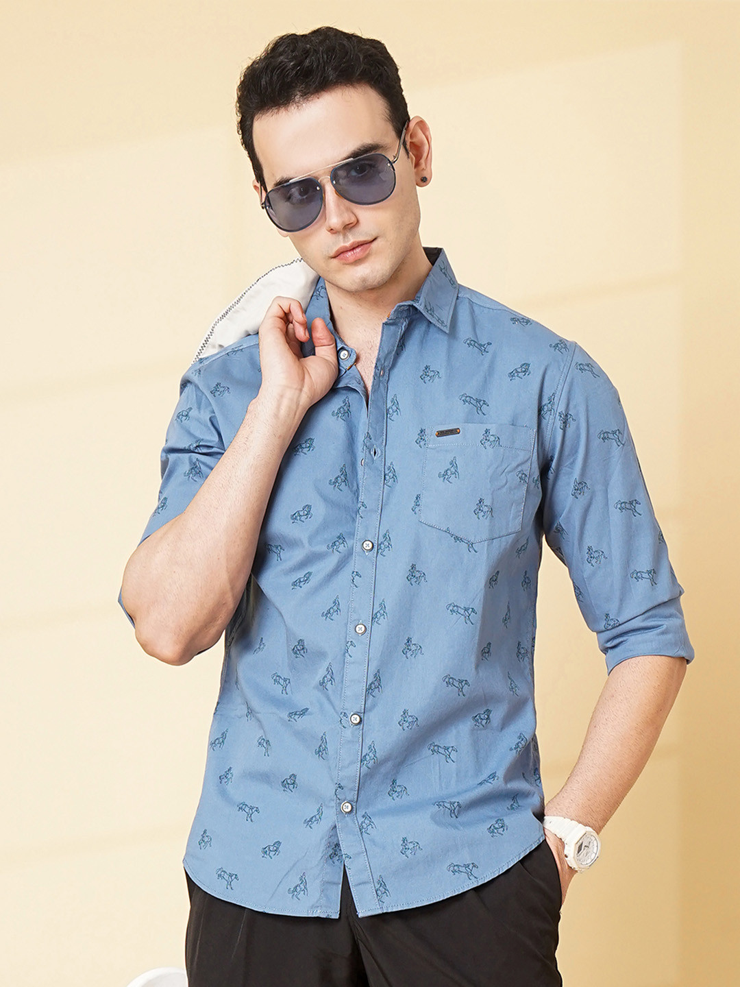 

The Indian Garage Co Men Blue Slim Fit Conversational Printed Casual Shirt