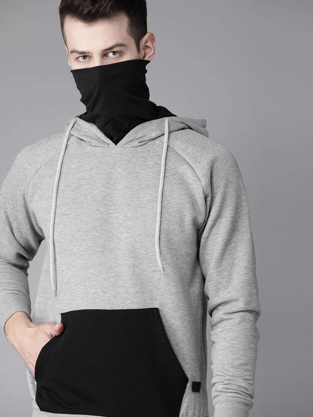 

Roadster Men Grey Melange Black Solid Hooded Sweatshirt