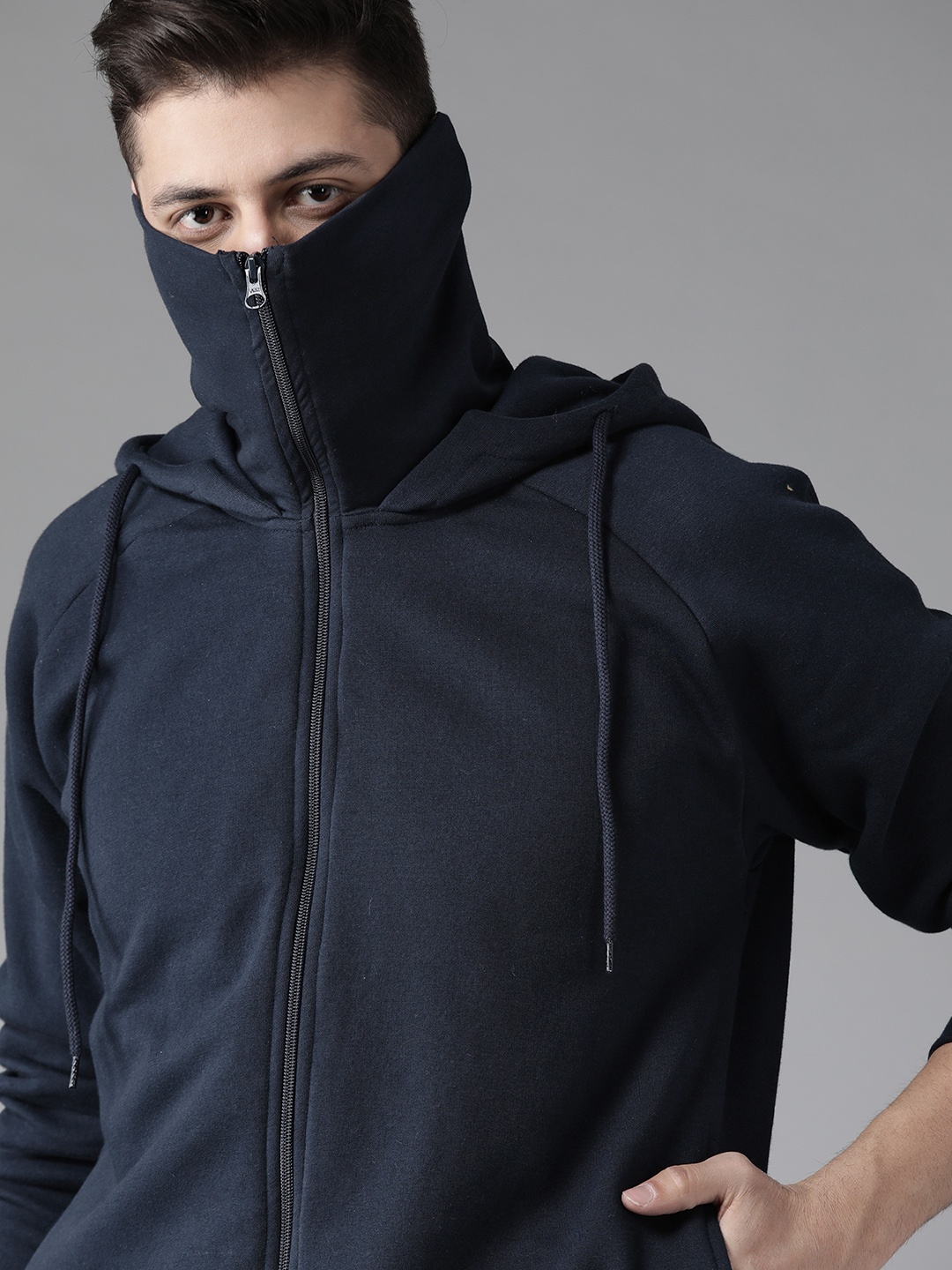 

Roadster Men Navy Solid Hooded Sweatshirt, Navy blue
