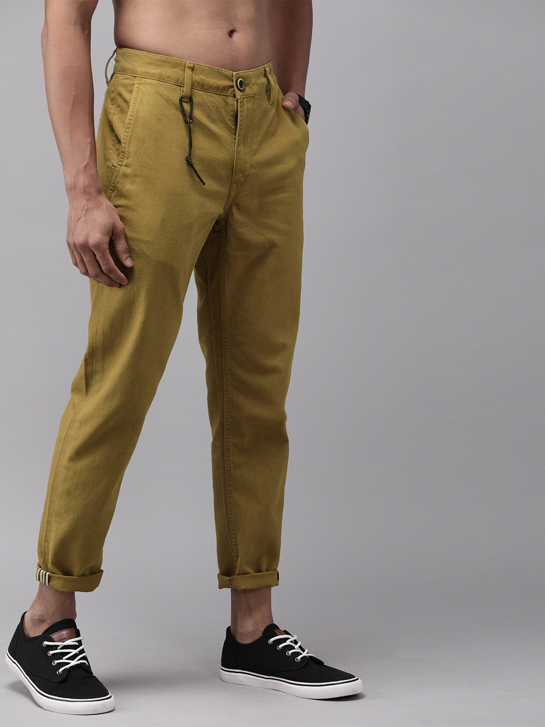 

Roadster Men Olive Brown Slim Fit Solid Chinos