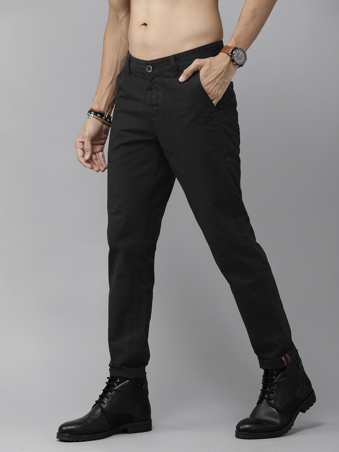 

Roadster Men Black Slim Fit Solid Chinos