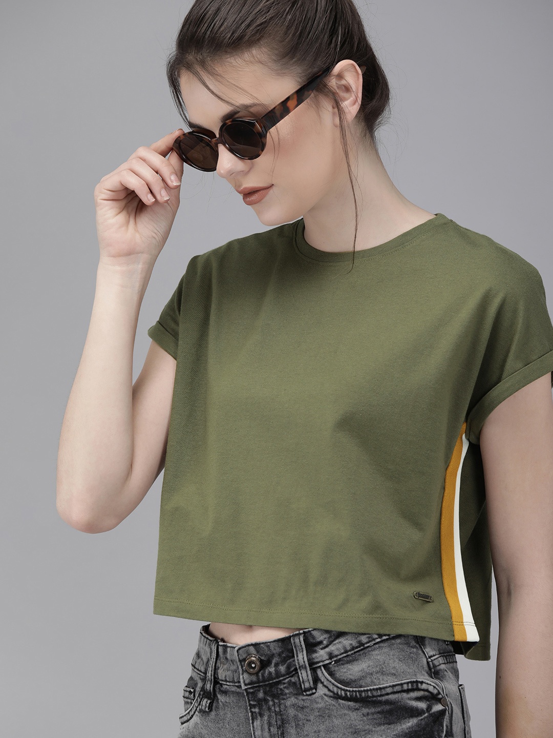 

Roadster Women Olive Green Solid Round Neck Pure Cotton T-shirt With Side Stripe Detail