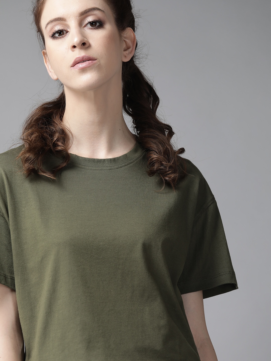 

Roadster Women Olive Green Solid Round Neck Pure Cotton T-shirt