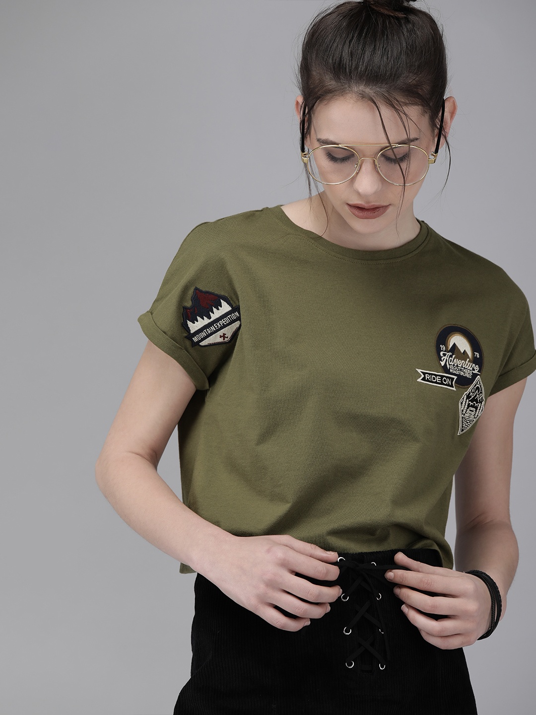 

Roadster Women Olive Green Solid Round Neck Crop Pure Cotton T-shirt with Applique Detail